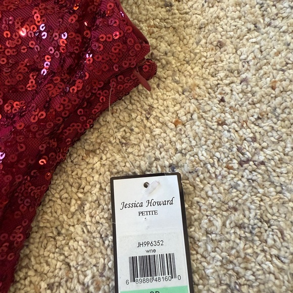 Elegant Sequin Dress in Deep Red - Picture 6 of 9